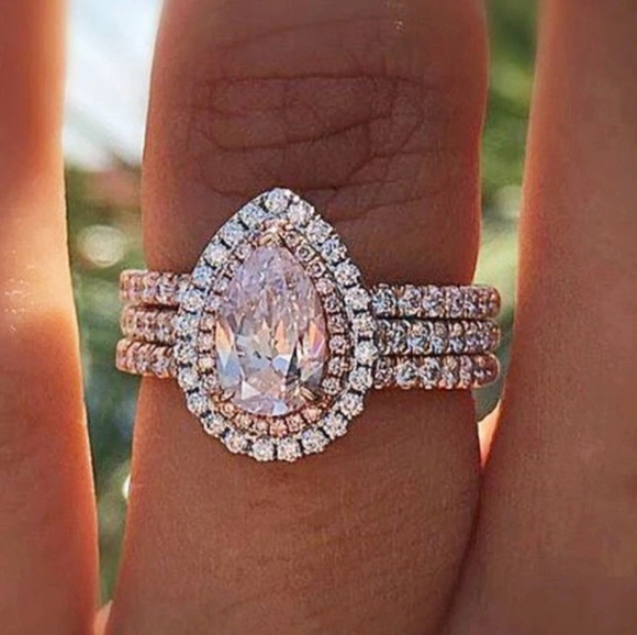 Jewelry - 🎀Stunning Pink Sapphire Water Drop Halo Ring